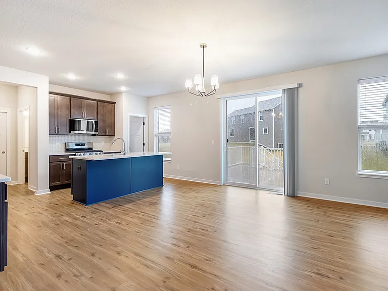 670 Lambert Dr — Photo 2