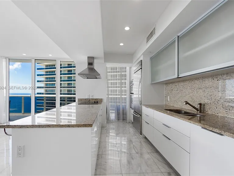 1800 S Ocean Dr #Penthouse 4404 — Photo 3