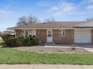 621 4th Ave Unit 3, Dewitt, IA