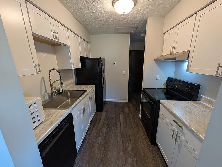 2385 Laurelwood Dr — Photo 1