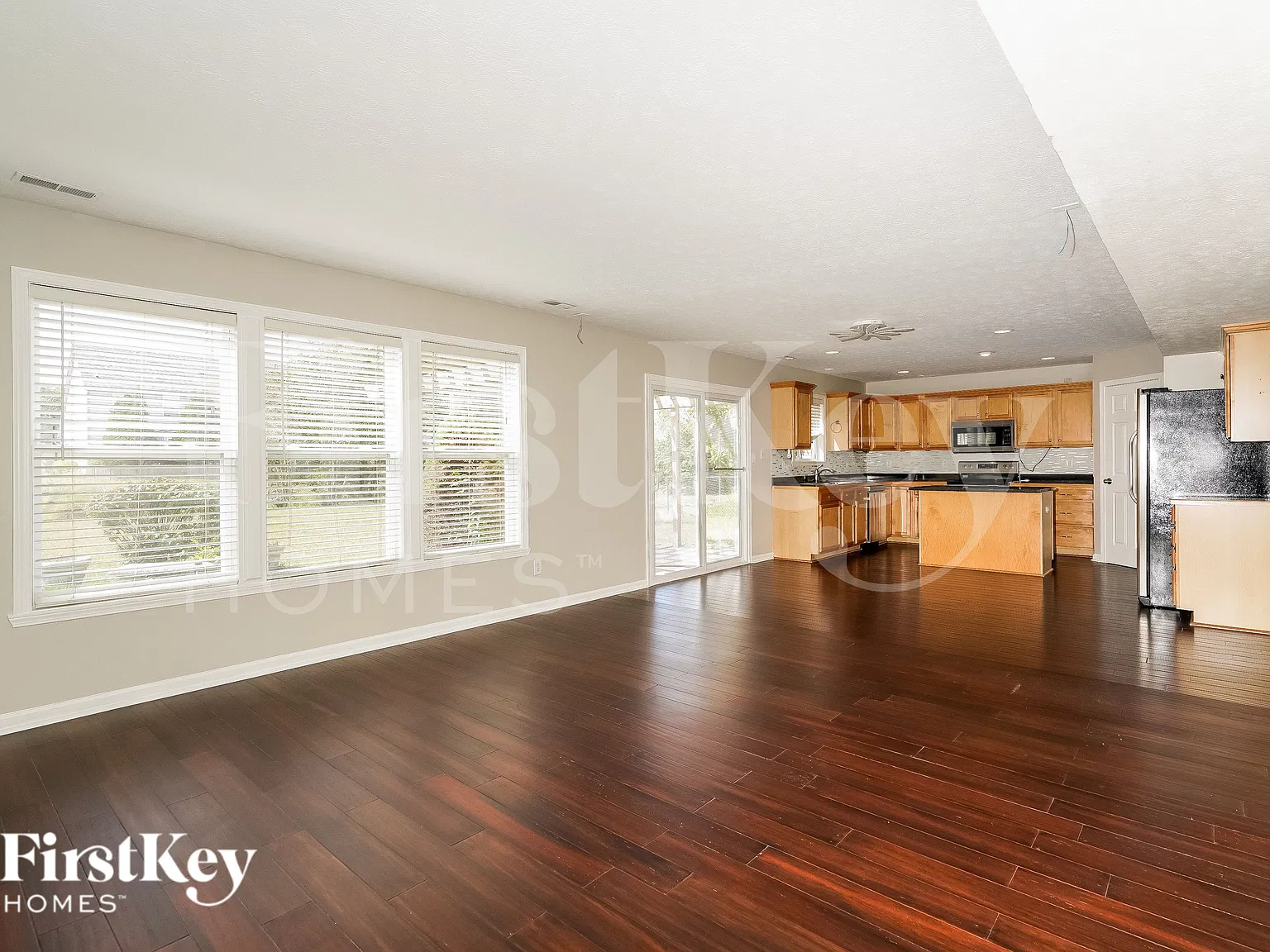 4 bed, 2.5 bath, 1992 sqft, $2,335 — Photo 4