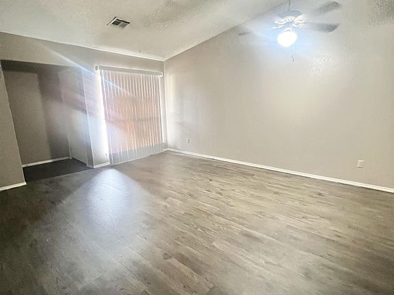 3rd image of 915 NE Rogers Ln #1