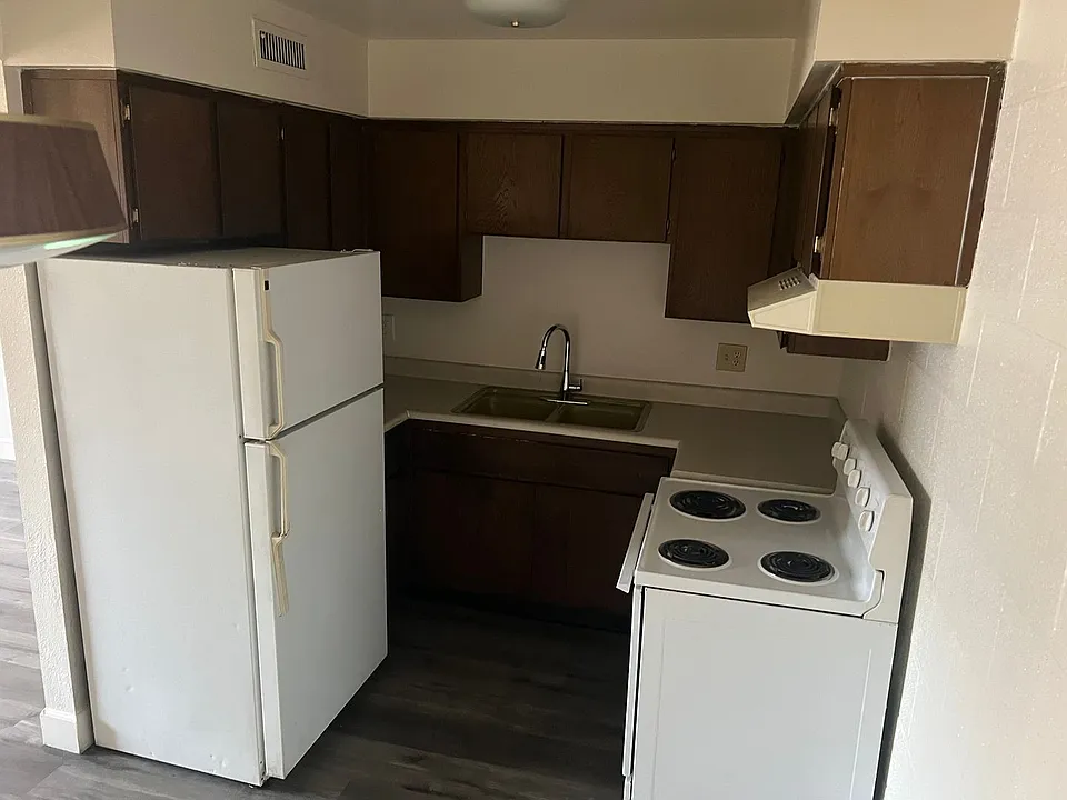 555 S Royal Crest Cir #22