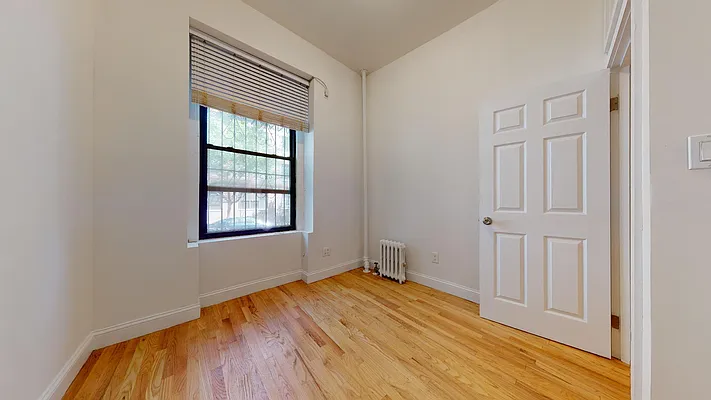 Rented by Bond New York | media 61