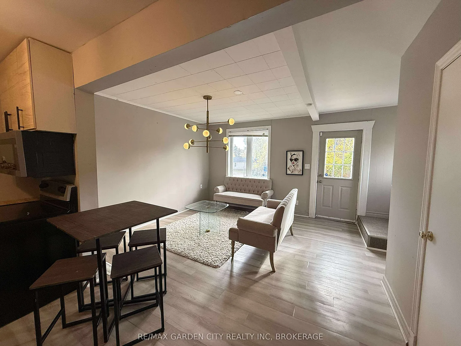 3 bed, $2,200 — Photo 4