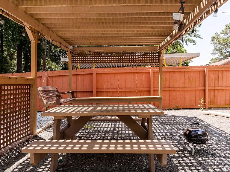 2726 N Roxboro St — Photo 34