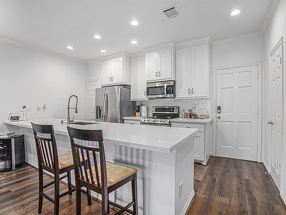 5th image of 522 Wilcrest Dr
