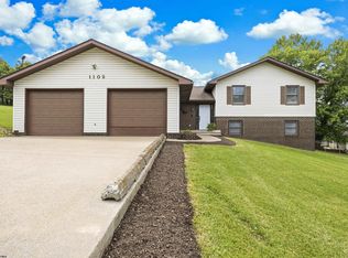 1102 Deerfield Dr, Fairmont, WV 26554