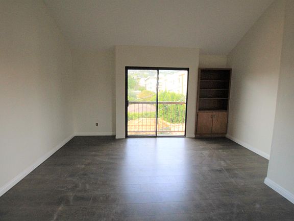 3rd image of 415 W Stocker St #307