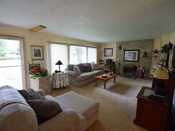 2nd image of 2674 Woodcrest Dr