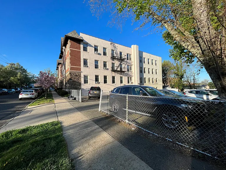 St. Luke's Place Apartment Homes — Photo 15