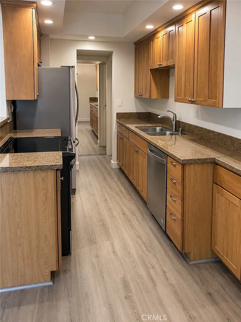 1 bed, 1.5 bath, 741 sqft, $3,900 — Photo 3