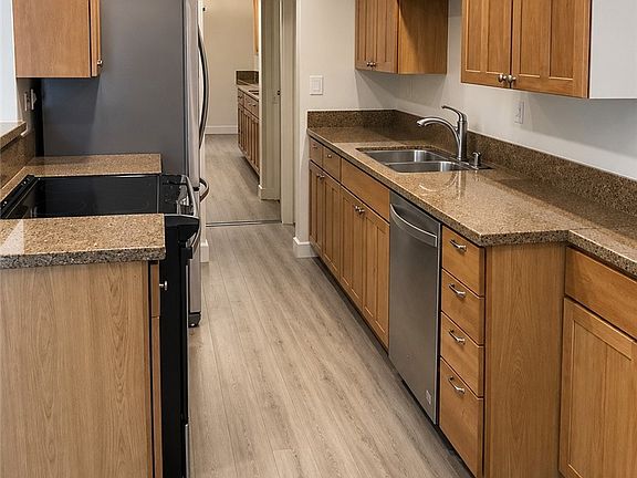 3rd image of 1131 Alta Loma Rd APT 232
