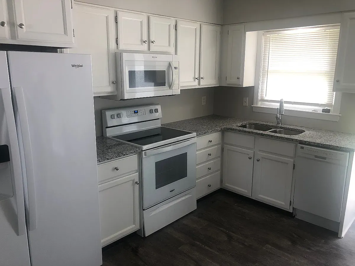 4 bed, 1.5 bath, 2150 sqft, $2,200 — Photo 3
