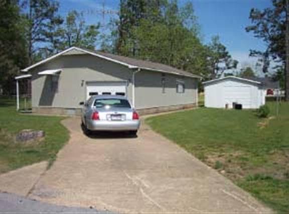 3rd image of 802 Faye Ave
