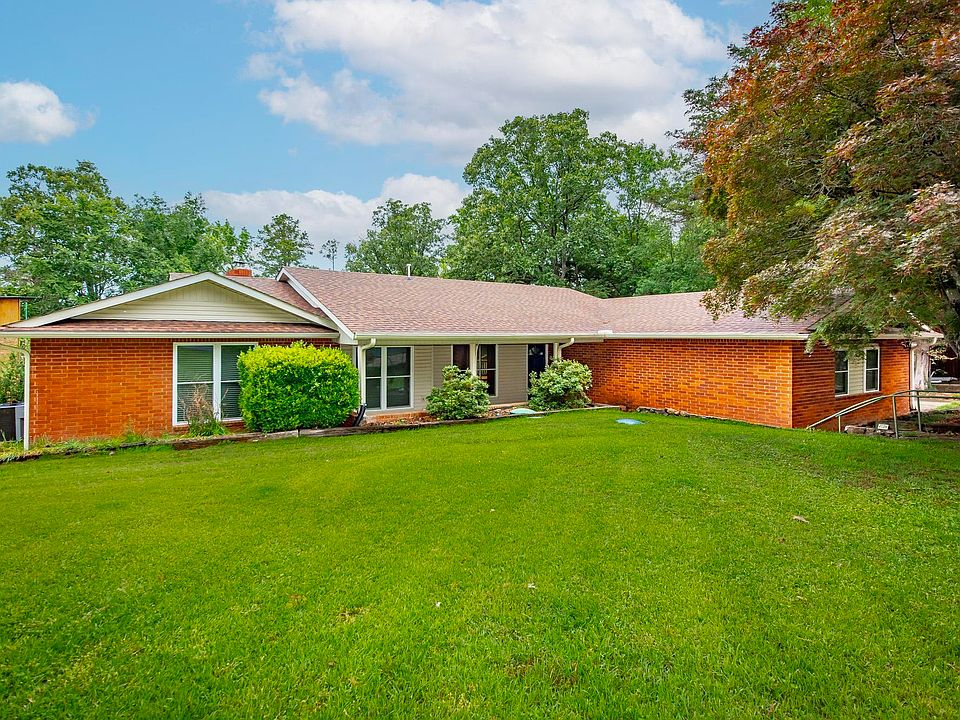 1st image of 585 Narrows Dr