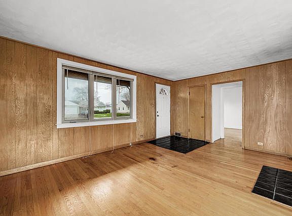 2nd image of 1205 Beach Ave