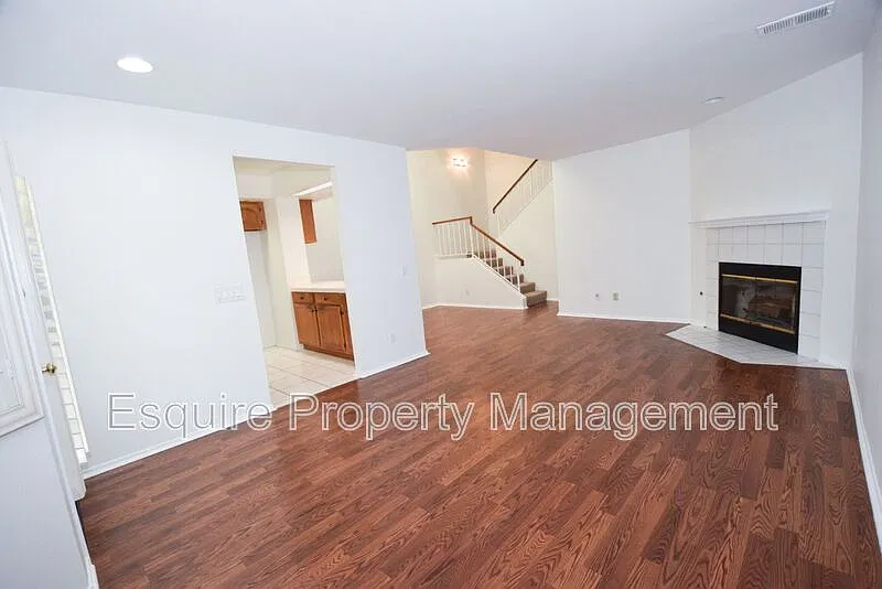 2 bed, 2.5 bath, 1822 sqft, $3,395 — Photo 3