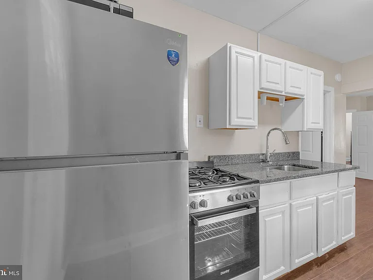 315 Burlington Ave — Photo 3