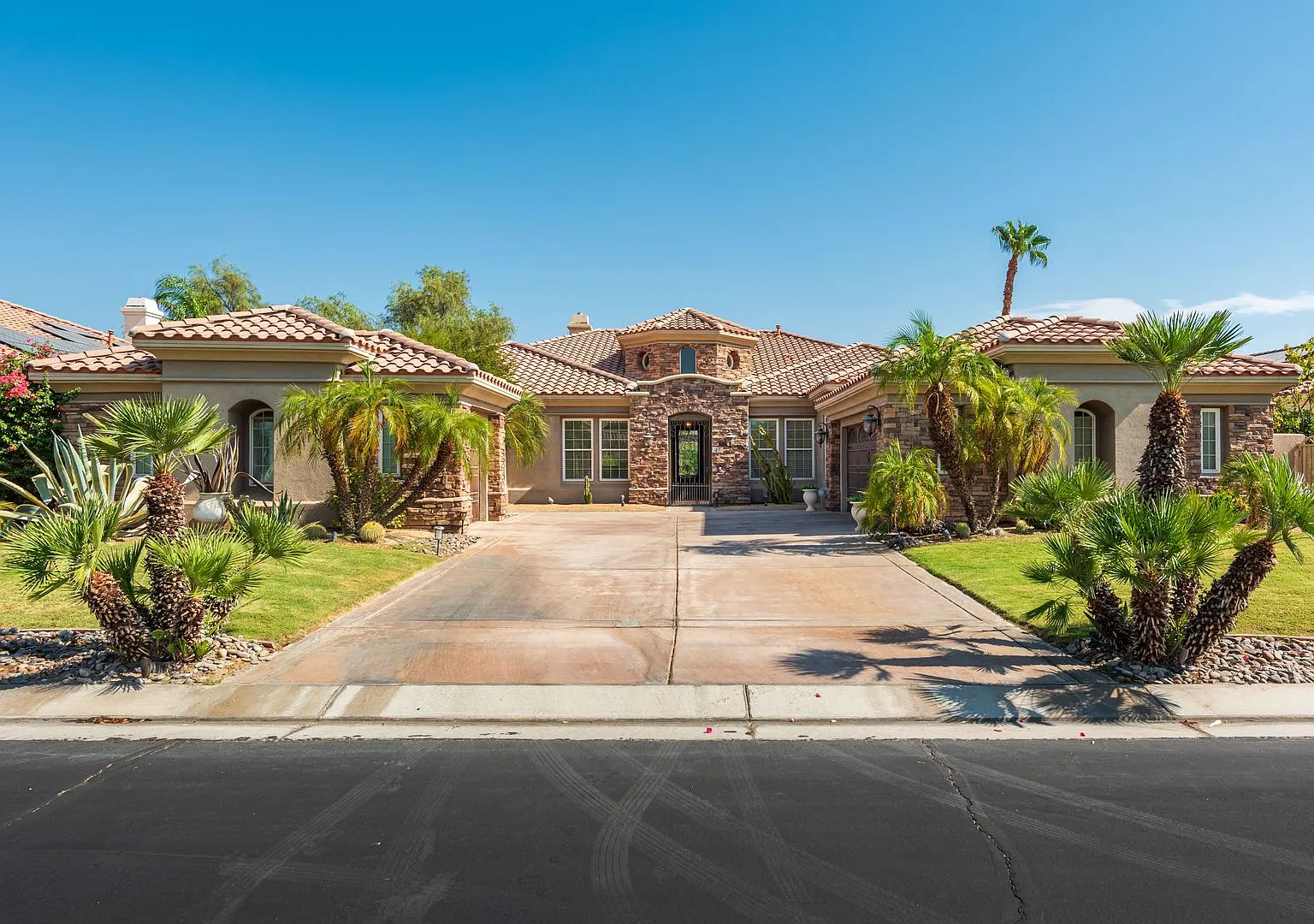 Home - 45 Vista Encantada, Rancho Mirage Golf Course Views, Pool, Spa, Tennis Pickle Ball, Gated ... — Photo 2