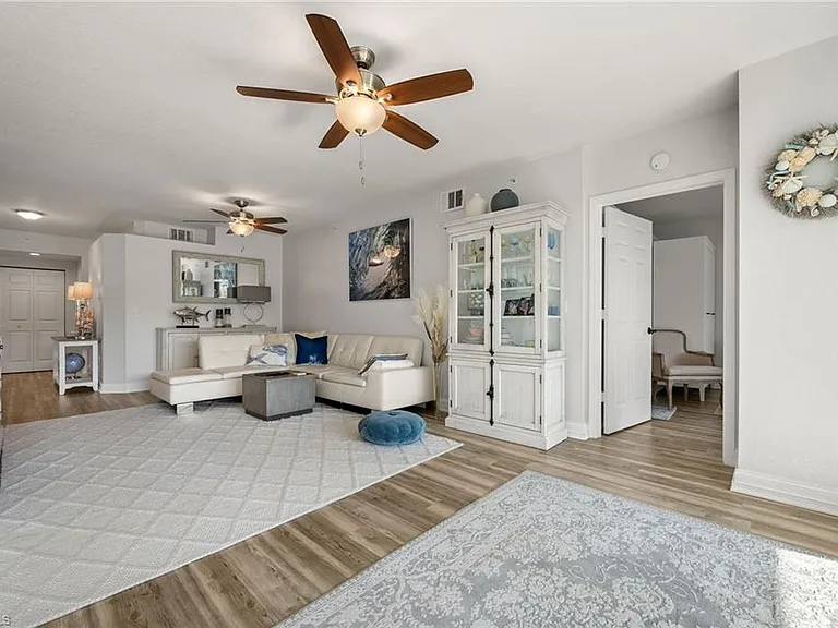 6855 Satinleaf Rd S #103 — Photo 2