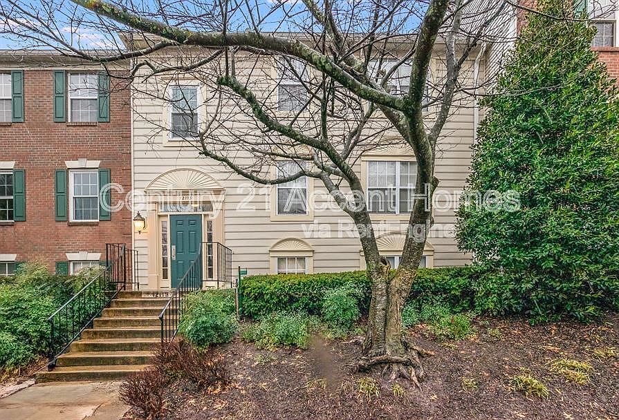 1st image of 12113 Greenway Ct APT 102