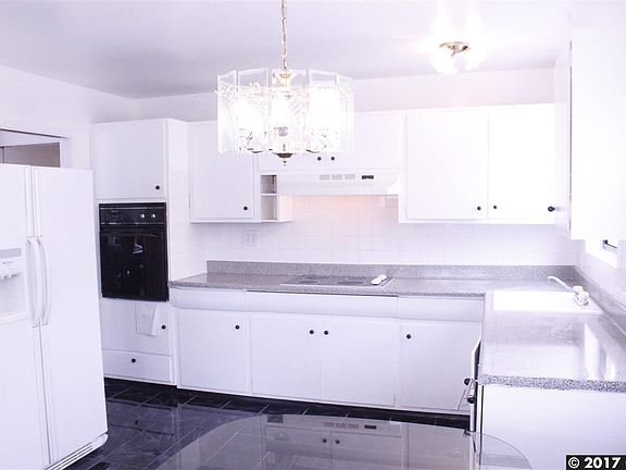 4th image of 1465 Southgate Ave