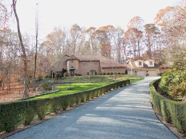 884 N Wind Dr, Winston Salem, NC 27127