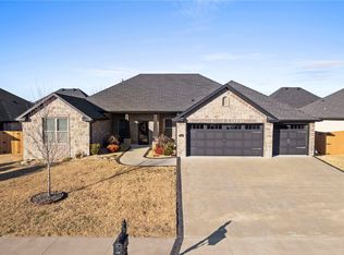 640 Chaparral St, Centerton, AR 72719