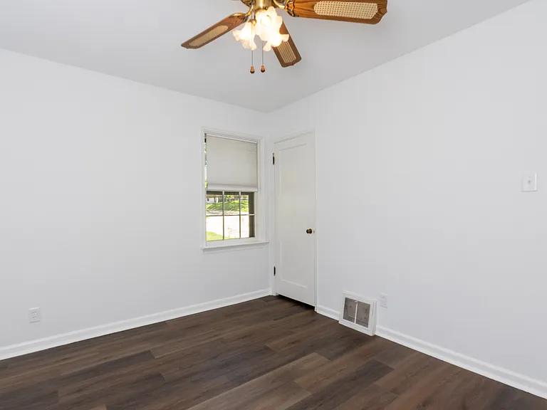 9046 Southview Ln — Photo 10