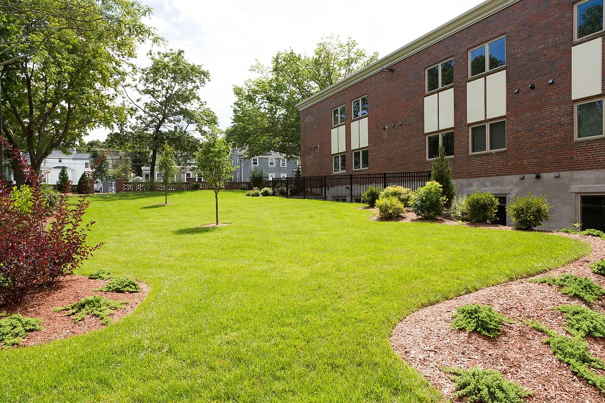 Building Photo - 735 Truman Apartments