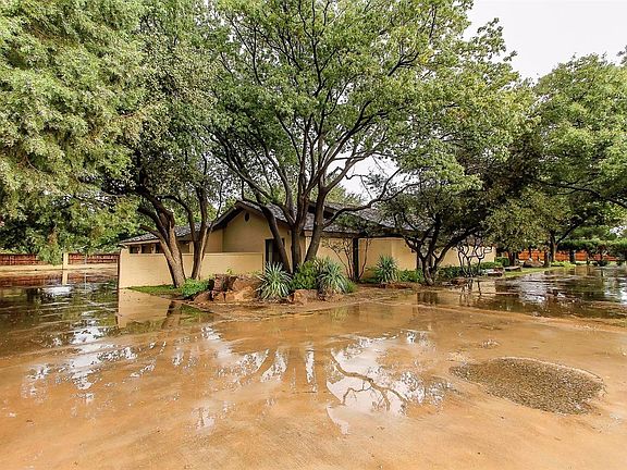 2nd image of 309 Sandalwood Ln