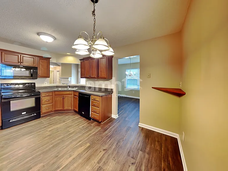 2027 Waterford Dr — Photo 5