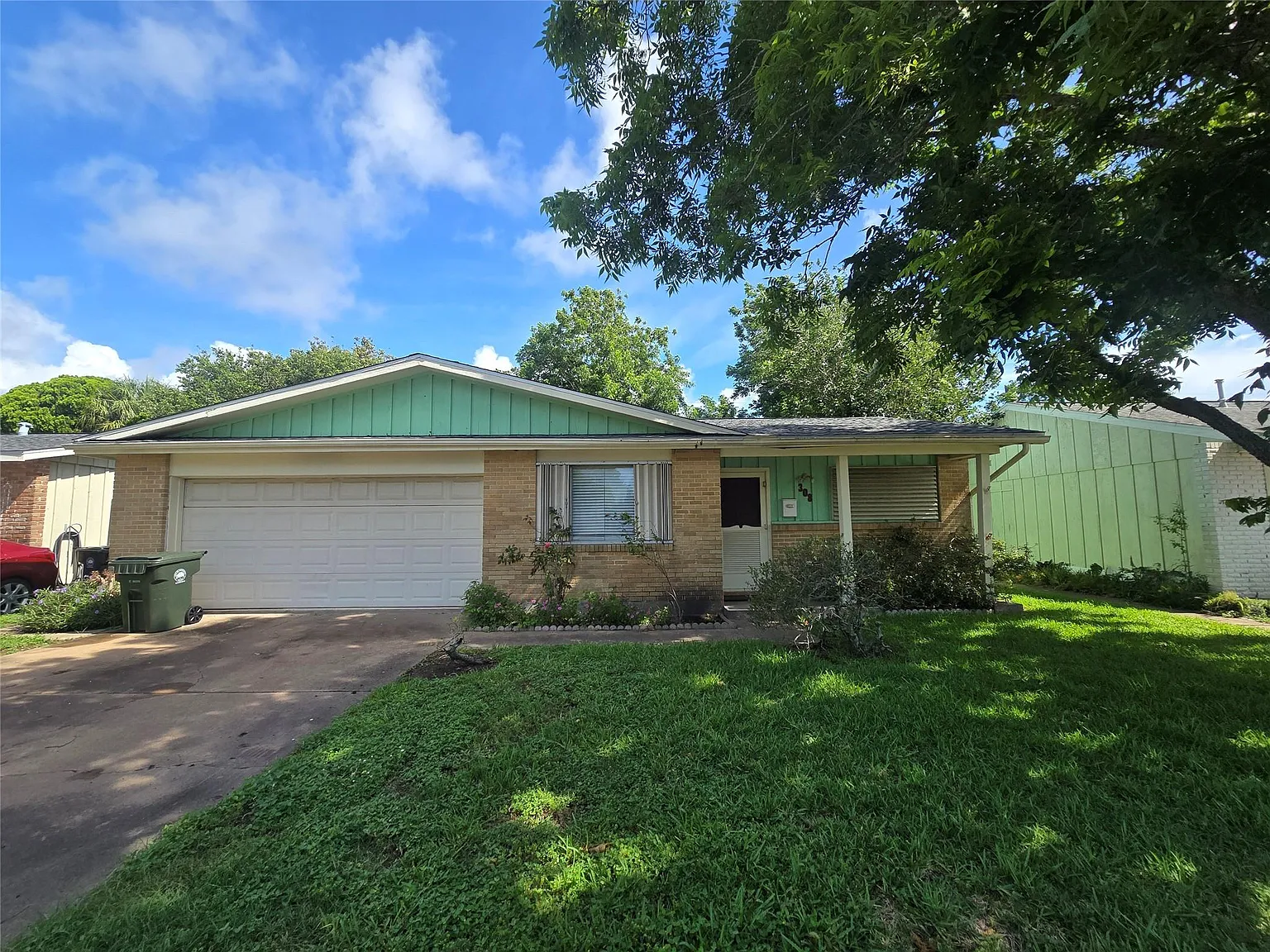 3 bed, 1.5 bath, 1261 sqft, $1,850 — Photo 1