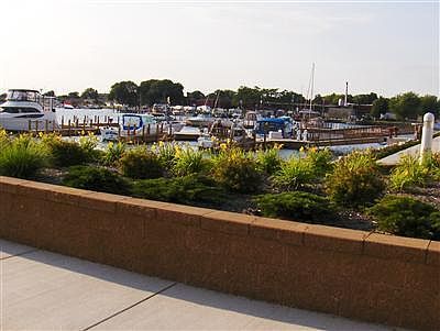 5th image of 233 Lakeside Dr