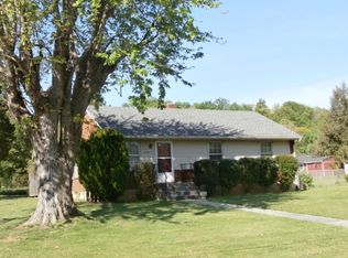 2004 Meadowbrook Rd NW, Roanoke, VA 24017