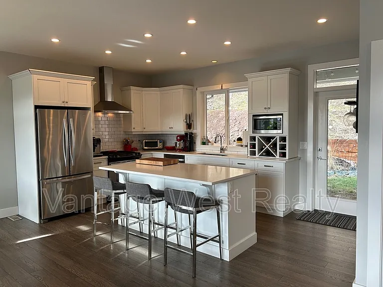 284A Upper Canyon Dr N — Photo 3
