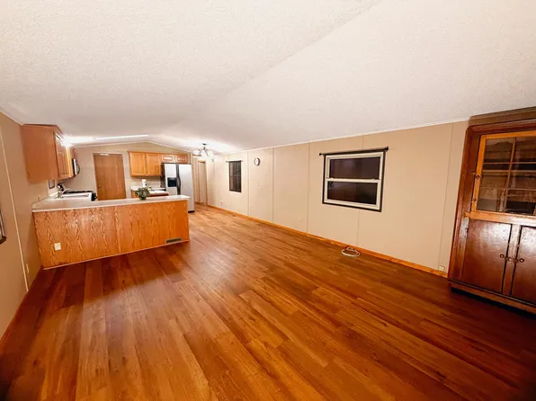 703 30th St NW, Faribault, MN 55021