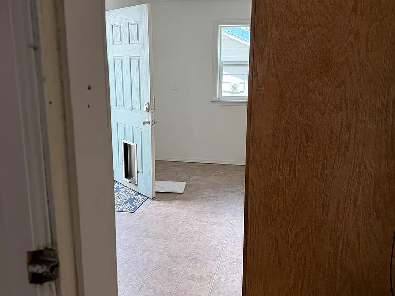 346 NE Dekalb Ave — Photo 3