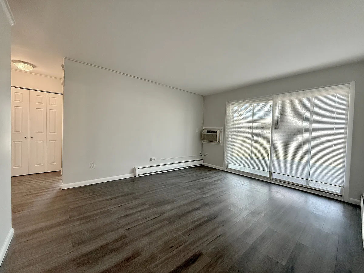 Building Photo - 337 N Carter St #102
