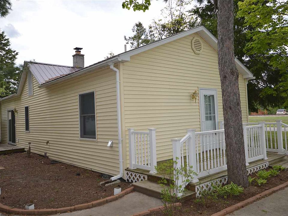 1st image of 2325 Railroad St