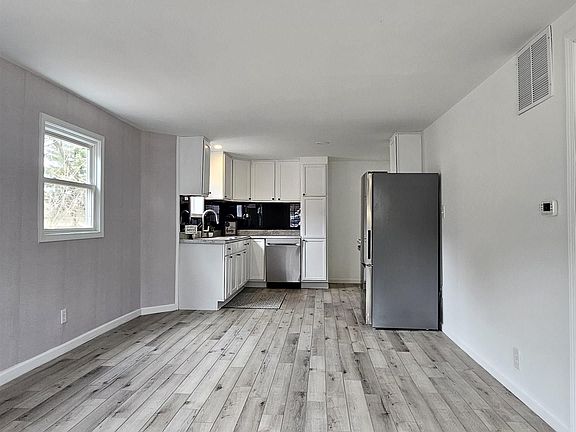4th image of 2115 E Riverview Ct
