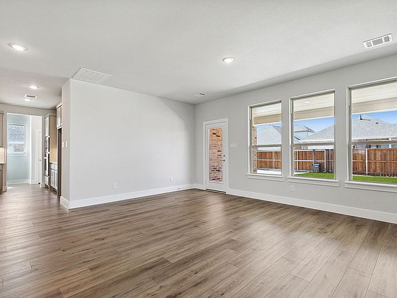 5th image of 2217 Scissortail St
