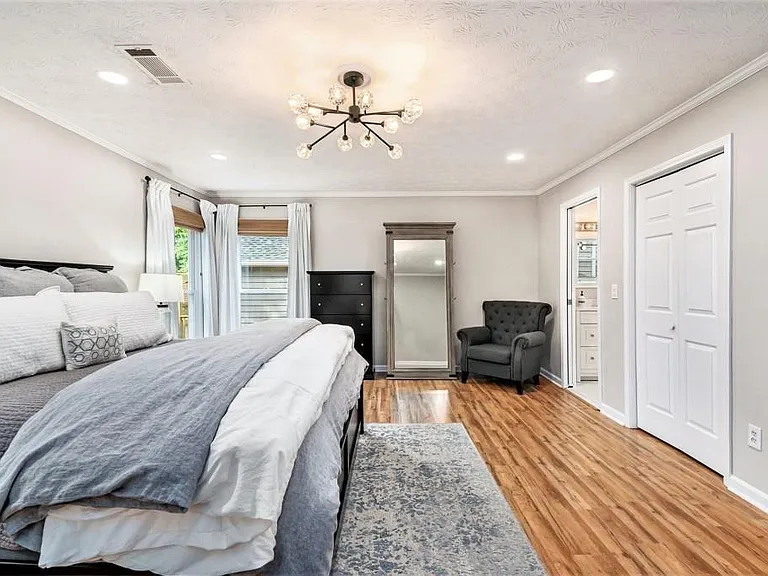 1118 Capital Club Cir NE — Photo 18