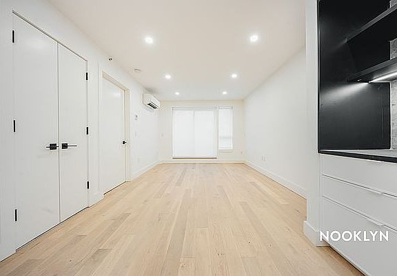 5th image of 1901 10th Ave #1B