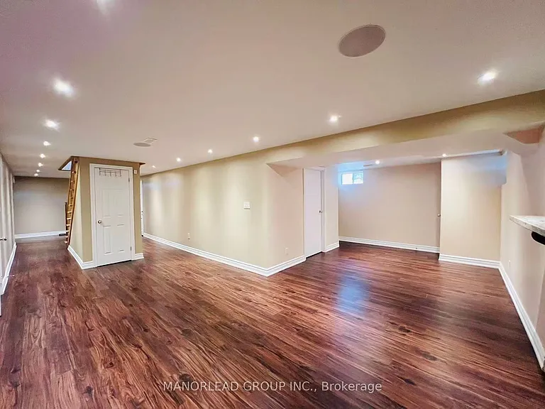 42 Metropolitan Cres — Photo 31