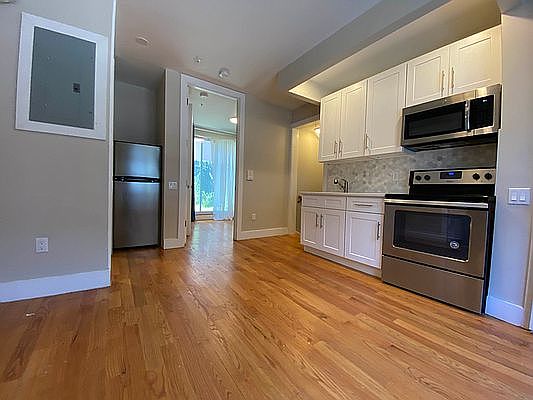3rd image of 90 Ryerson St #1B