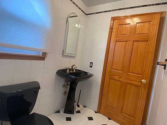 5th image of 260 Nippon Ave #1
