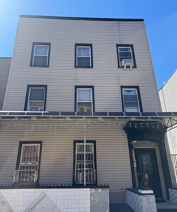 1st image of 246 Montrose Ave