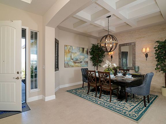 Interior Zinfandel 02 - Entrance